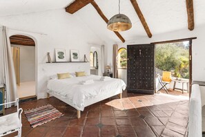 8 chambres, fer et planche à repasser, Wi-Fi, literie fournie