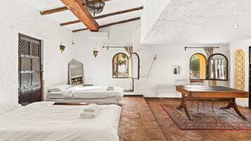 8 bedrooms, iron/ironing board, WiFi, bed sheets