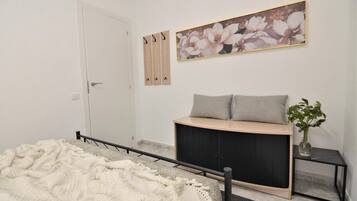 2 quartos, ferros/tábuas de passar roupa, Wi-Fi, roupa de cama