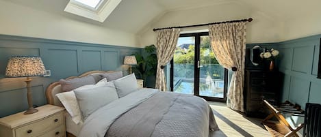 3 bedrooms, iron/ironing board, travel cot, free WiFi