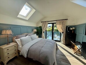 3 bedrooms, iron/ironing board, travel cot, free WiFi