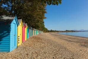 Chaises longues, serviettes de plage