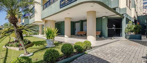 Basic Apartment | Exterior