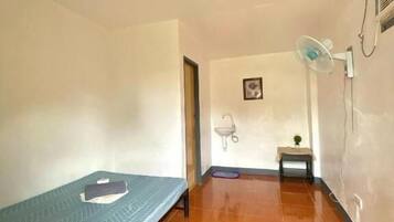 Habitación doble estándar, vista al jardín | Wifi gratis