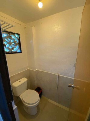 Standard-Doppelzimmer, Gartenblick | Badezimmer