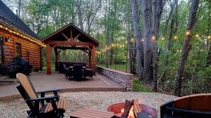 Property grounds - Cozy 2-bedroom cabin in near Gambier, peaceful woodland setting (Gambier)