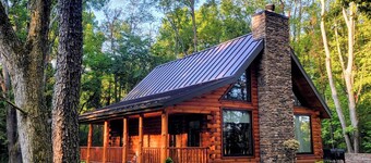 Cozy 2-bedroom cabin in near Gambier, peaceful woodland setting