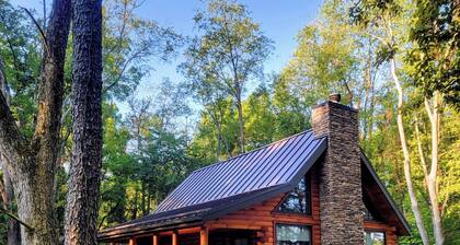 Cozy 2-bedroom cabin in near Gambier, peaceful woodland setting