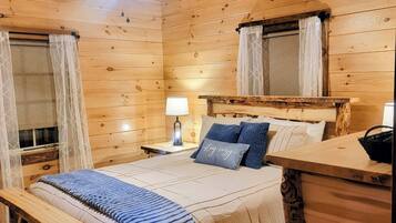 2 bedrooms, desk, free WiFi, bed sheets