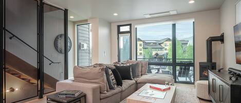 スマートテレビ、暖炉