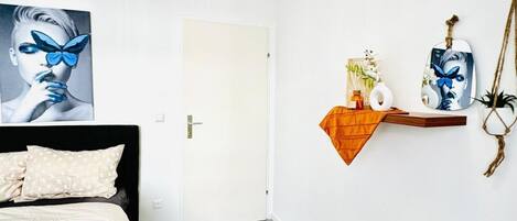 1 bedroom, bed sheets