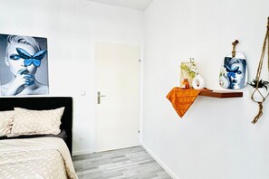 1 bedroom, bed sheets