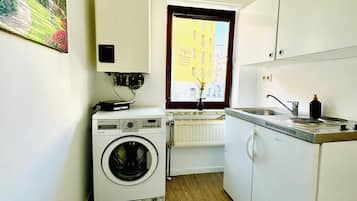 Oven, stovetop, coffee/tea maker, toaster