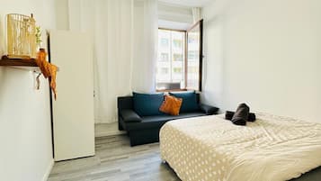 1 bedroom, bed sheets