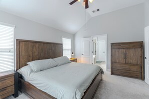 5 soverom, strykejern/-brett, wi-fi (inkludert) og sengetøy