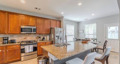 Cozy home in Creekside near Rob Flemming Park