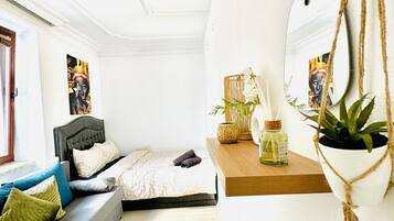 1 bedroom, bed sheets