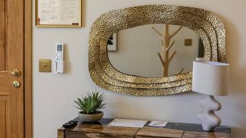 Comfort Room, Garden View | Iron/ironing board, free WiFi