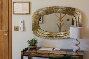 Habitación Confort, vista al jardín | Tabla de planchar con plancha y wifi gratis 