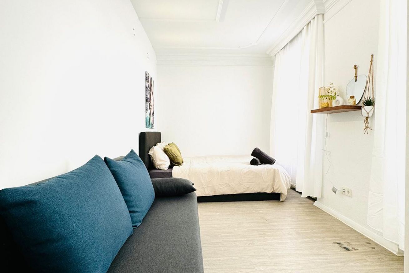 1 bedroom, bed sheets