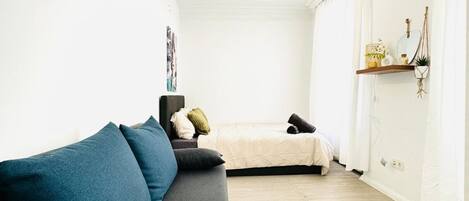 1 bedroom, bed sheets