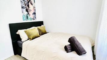 1 bedroom, bed sheets