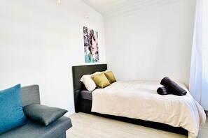 1 bedroom, bed sheets