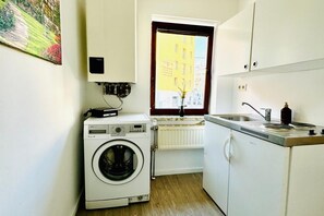 Microwave, oven, stovetop, coffee/tea maker