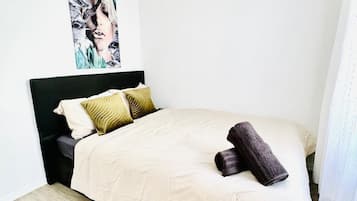 1 bedroom, bed sheets