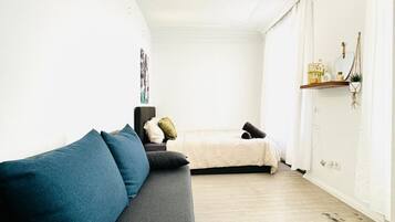 1 bedroom, bed sheets