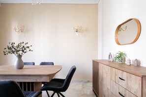 Apartment, 2 Bedrooms, Kitchen, City View | In-room dining