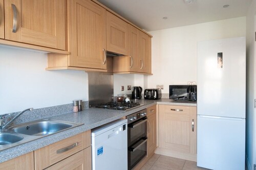 The Voyager - 6 Beds, 3 Bedrooms, Great for Contractors