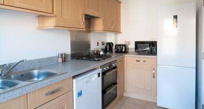 The Voyager - 6 Beds, 3 Bedrooms, Great for Contractors