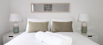 The Voyager - 6 Beds, 3 Bedrooms, Great for Contractors