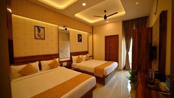 Family Room, Balcony, City View | Desk, laptop workspace, free WiFi