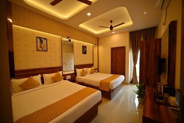 Family Room, Balcony, City View | Desk, laptop workspace, free WiFi