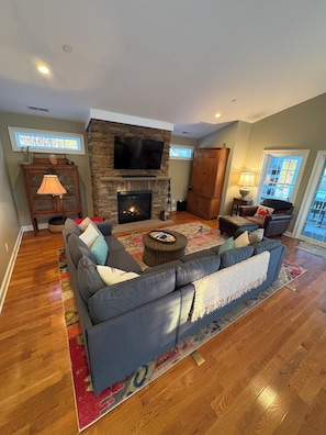 Télévision, cheminée