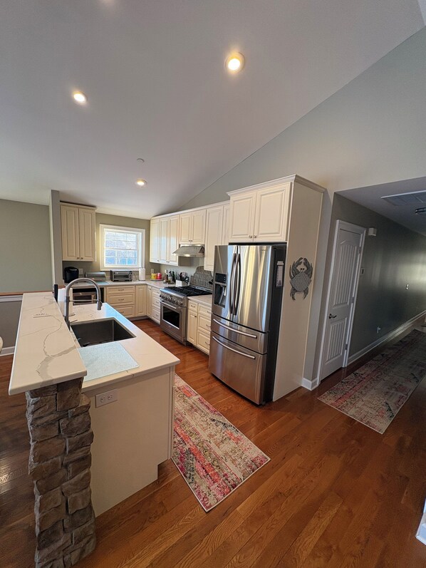 Microwave, oven, stovetop, dishwasher - NEW KI Creek Retreat! 3BR/2bath water view, private house near KI wedding venues (Stevensville)