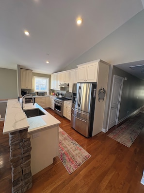 Micro-ondes, four, plaque de cuisson, lave-vaisselle