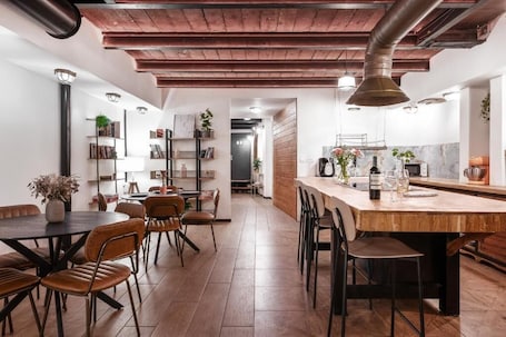 Dining. The urban chalet