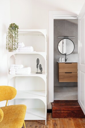 Classic Double Room | Interior - The urban chalet (Tel Aviv)