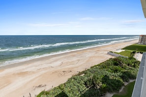 On the beach - 🏖️Oceanfront Penthouse | Gorgeous Views | Shorehom by the Sea 75🏖️ (New Smyrna Beach)