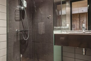 Quarto casal família | Banheiro | Secador de cabelo, toalhas de banho, sabonete, shampoo