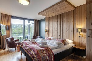 Caja fuerte, cortinas opacas, sistema de insonorización y wifi gratis