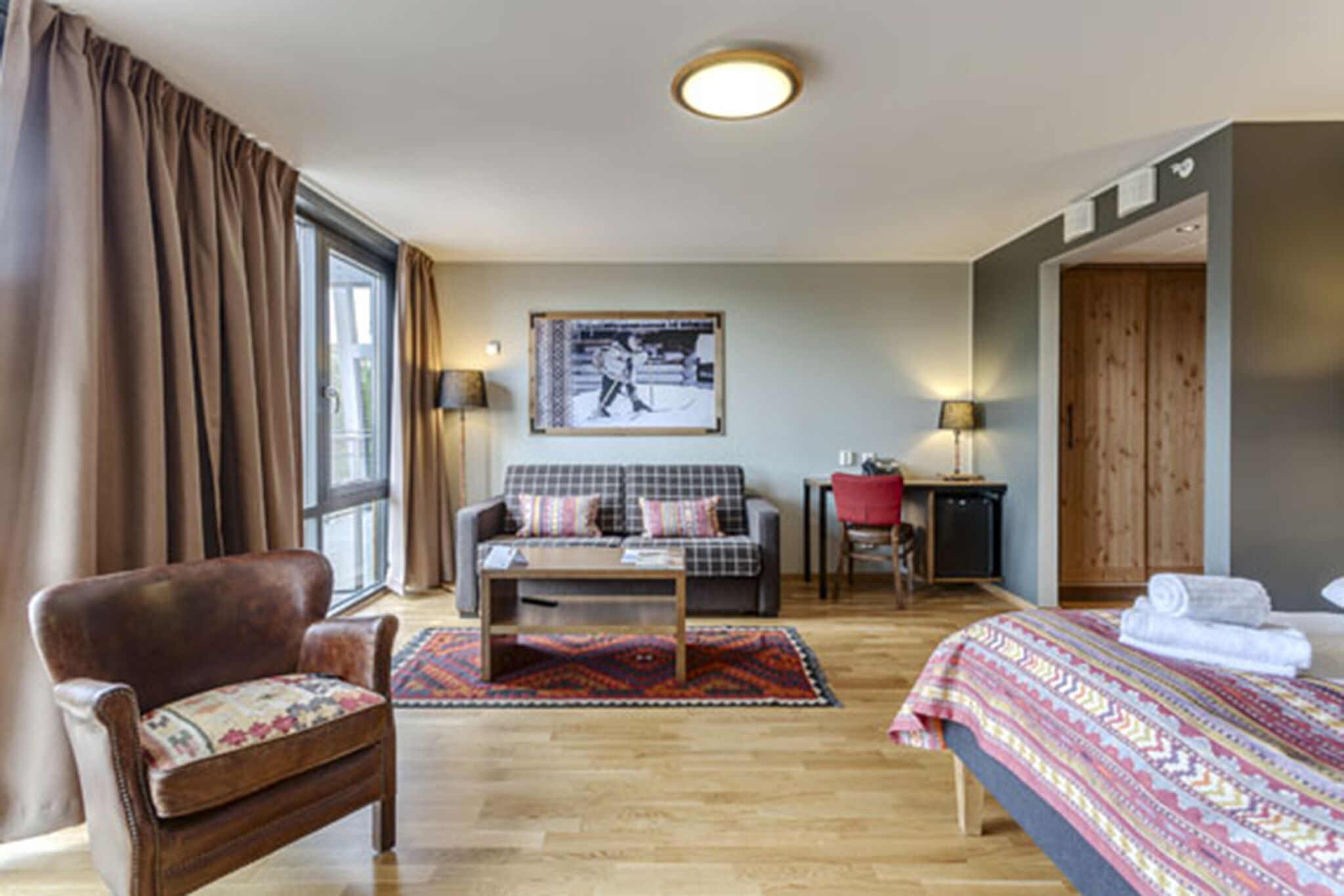 Familie tweepersoonskamer | Een kluis op de kamer, verduisterende gordijnen, gratis wifi, beddengoed