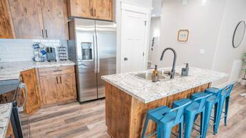 Mikrobølgeovn, ovn, kogeplade, opvaskemaskine