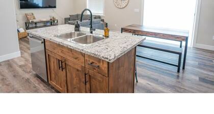 Ashton Escape - Newly built townhome with AC in charming Ashton