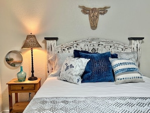 Iron/ironing board, Internet, bed sheets