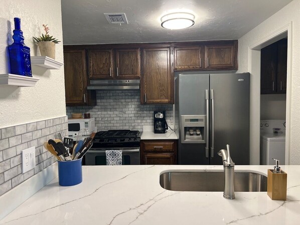 Microwave, oven, dishwasher, coffee/tea maker