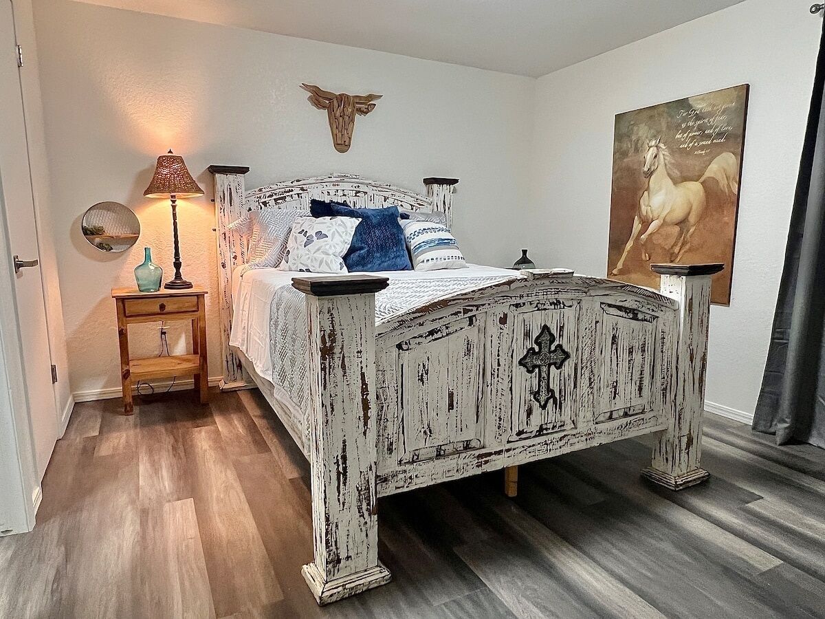 2 bedrooms, iron/ironing board, Internet, bed sheets